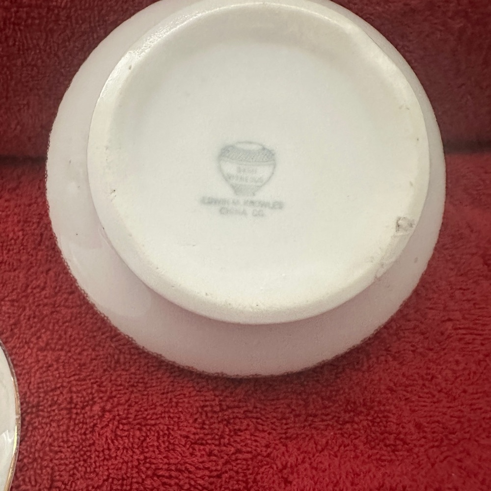 Edwin M. Knowles Sugar Bowl With Gold Trim - Picture 8 of 8